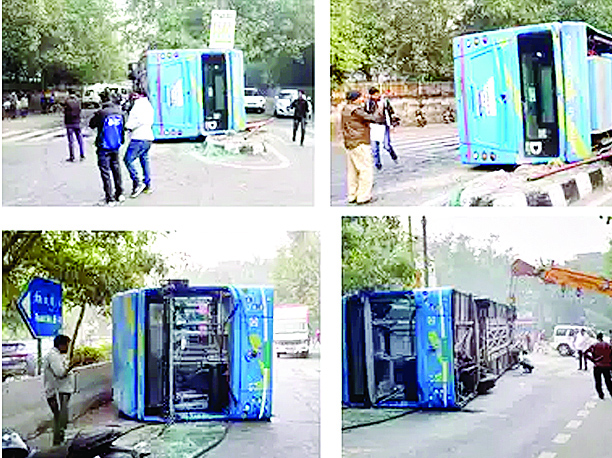 दिल्ली परिवहन निगम की एक बस रोहिणी इलाके में पलटी