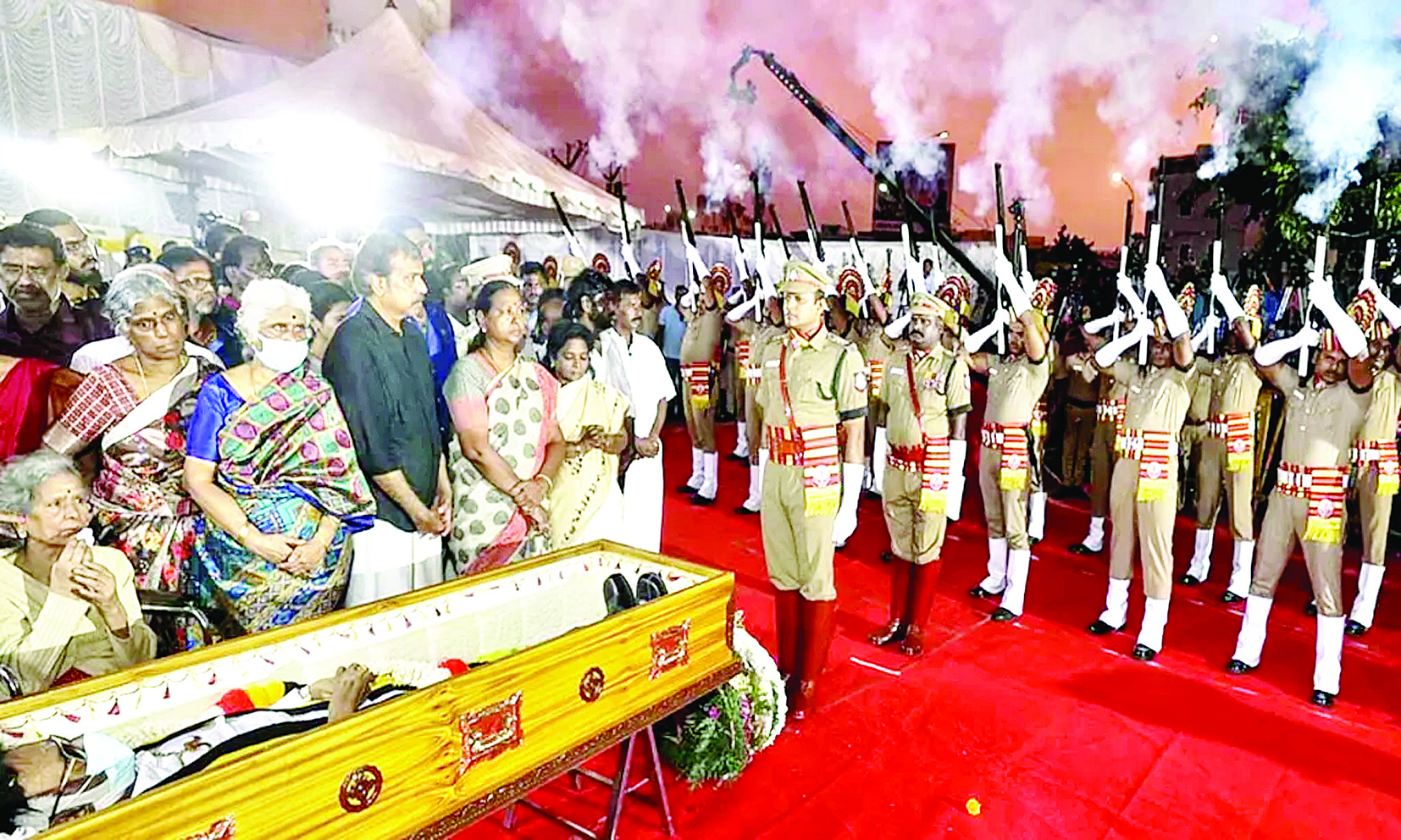 &lsquo;कैप्टन&rsquo; विजयकांत का डीएमडीके मुख्यालय में अंतिम संस्कार किया