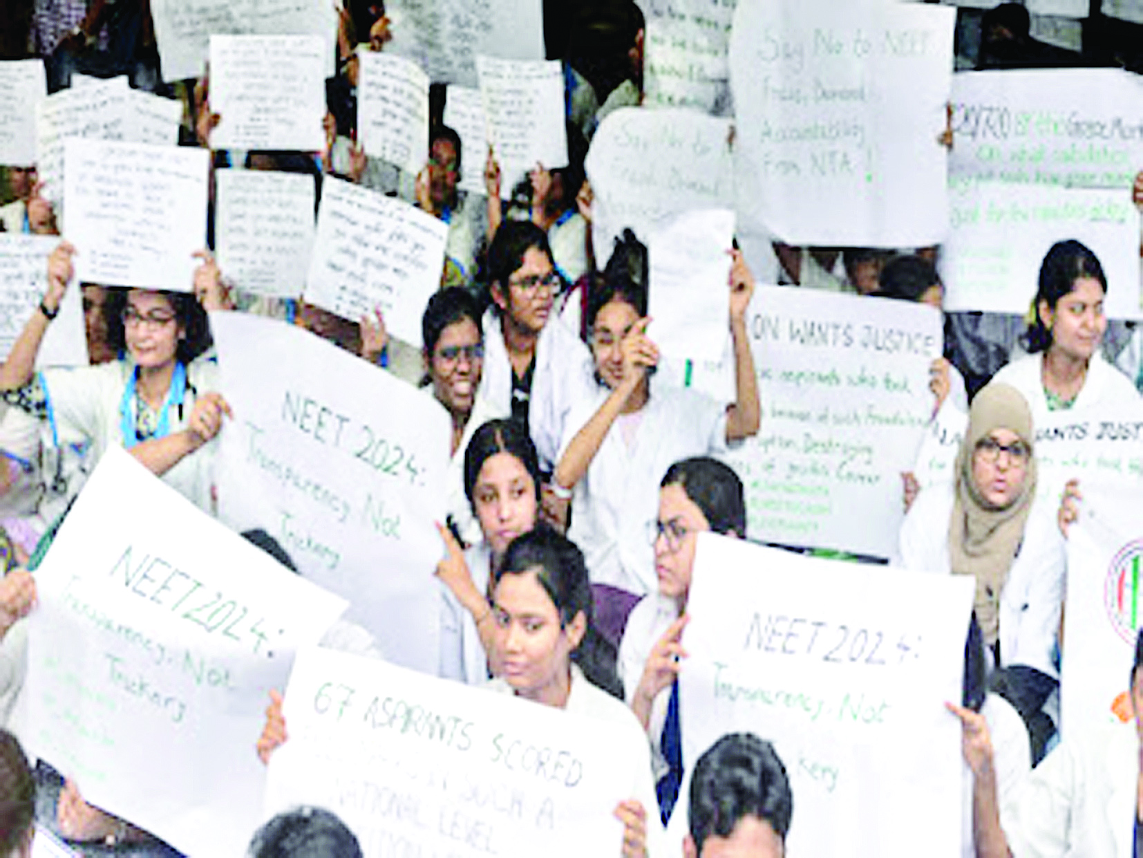 NEET 'पेपर लीक' की सीबीआई जांच को SC में अर्जी, सरकार और एनटीए को नोटिस दे मांगा जवाब