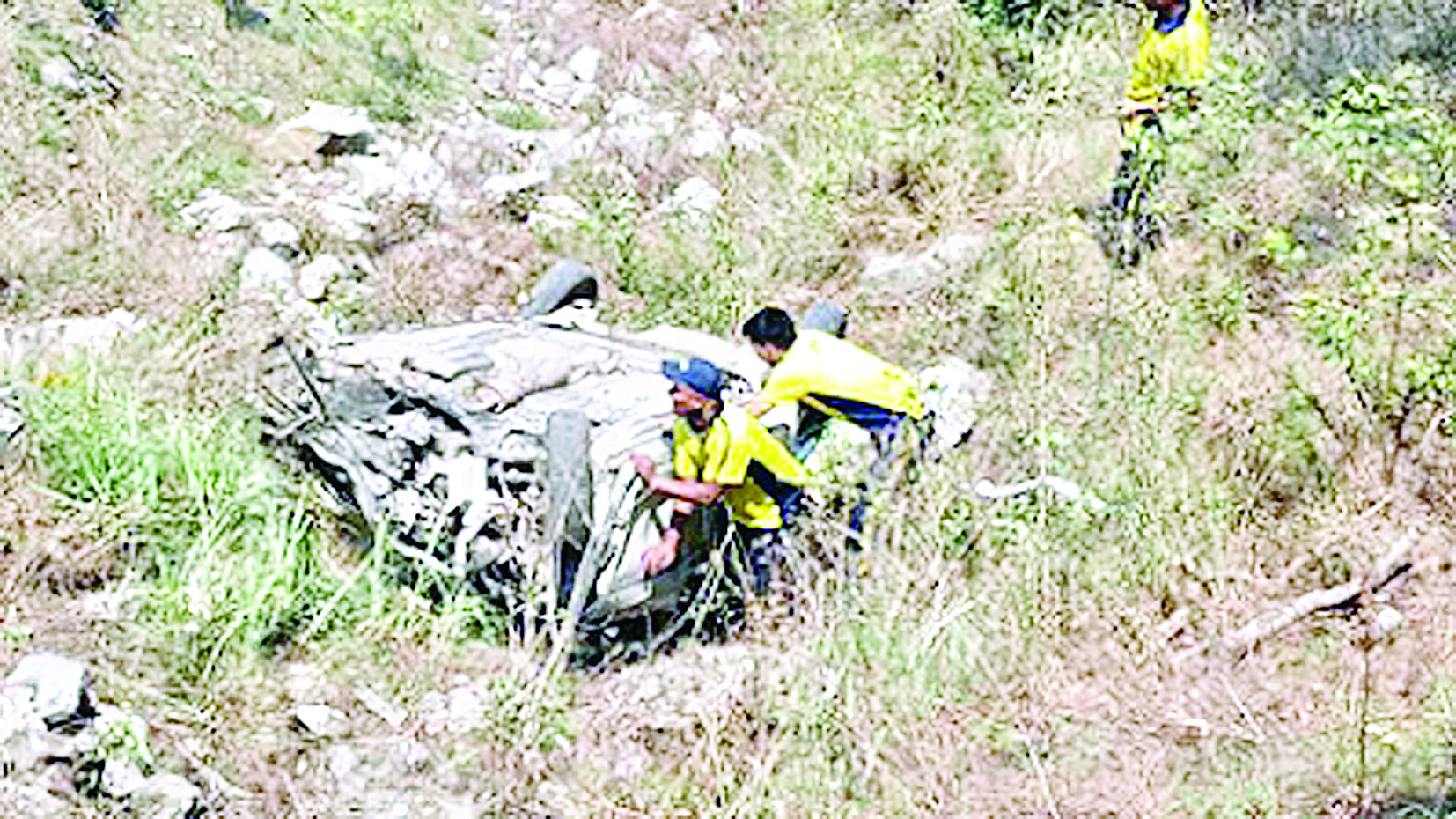 श्रीनगर में खाई में गिरी कार, 2 बच्चों समेत 4 की मौत