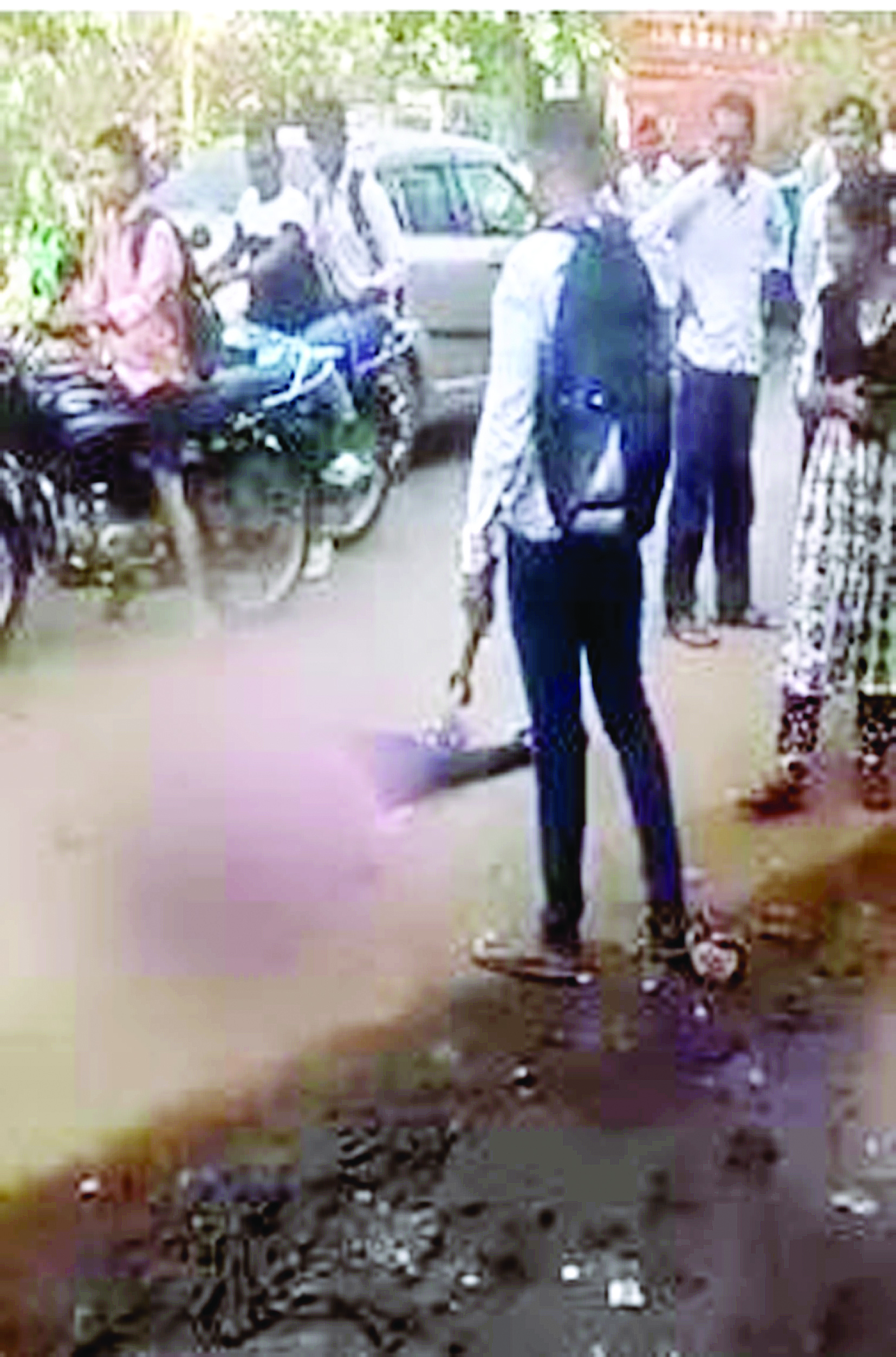 बीच सड़क एक्स-गर्लफ्रेंड का खौफनाक मर्डर, बेबस देखते रहे लोग; बचाने वाले को भी मारा