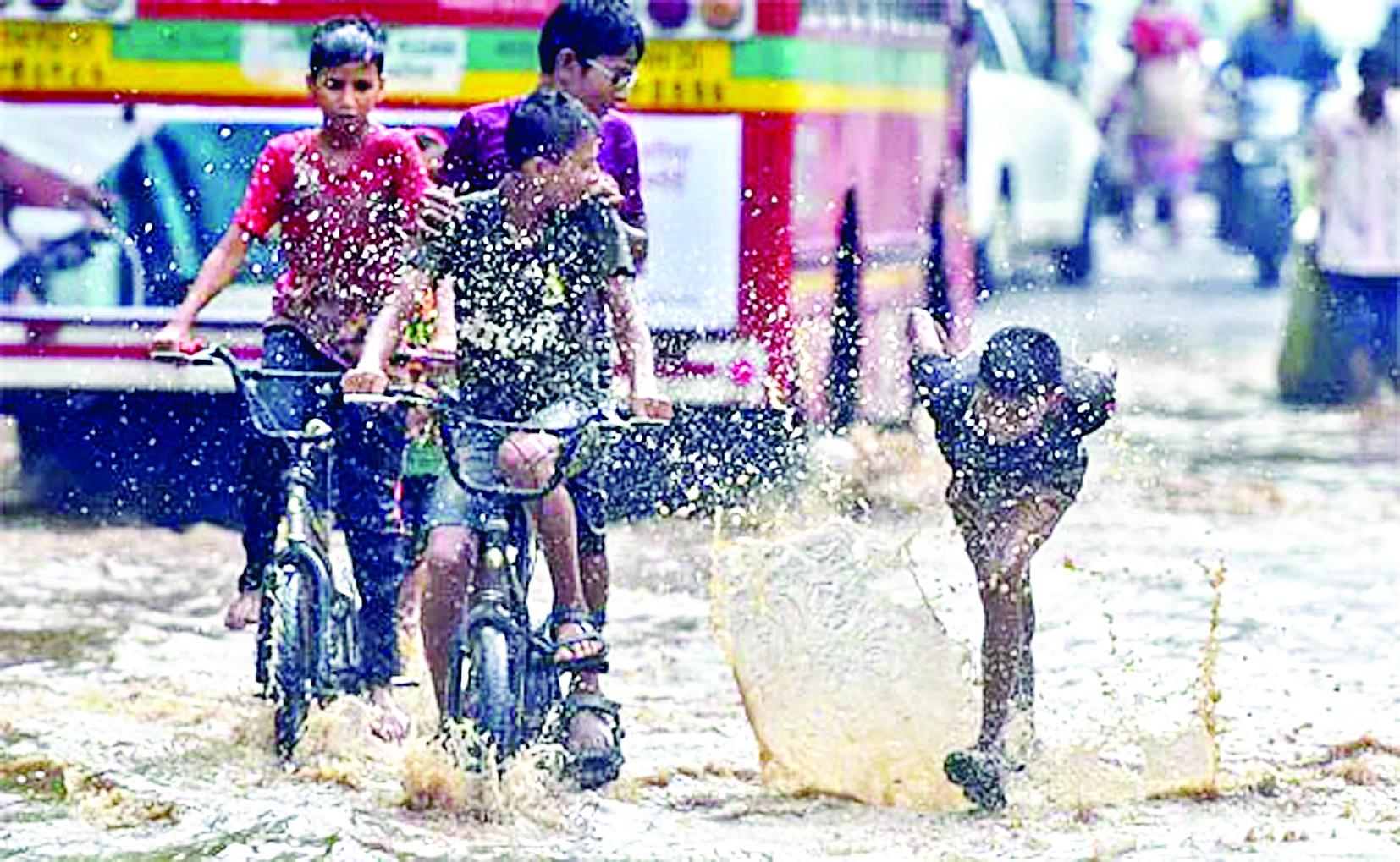 पूर्वी UP और उत्तराखंड समेत 27 राज्यों में जमकर बरसे मेघ, 22 की गई जान&hellip;