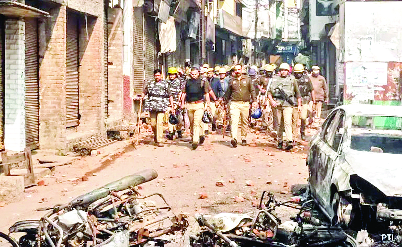 संभल जिले में भड़की सांप्रदायिक हिंसा में अधिकारियों और जिला मजिस्ट्रेट के खिलाफ FIR दर्ज करने की मांग