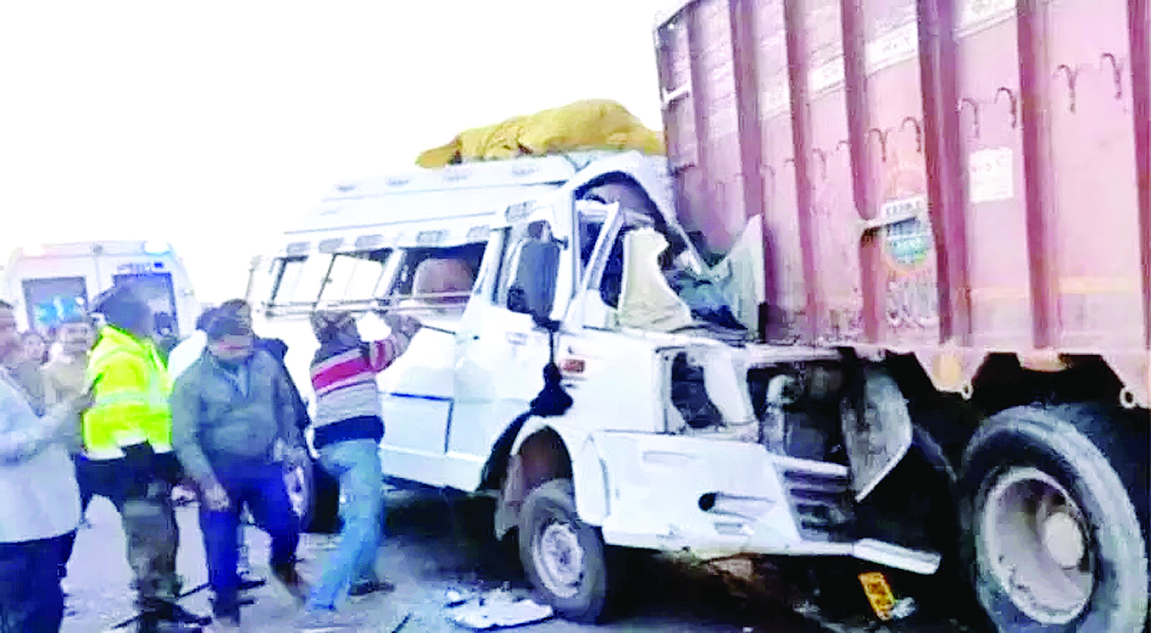 महाकुंभ गए चढियार के श्रद्धालुओं की गाड़ी हादसे का शिकार, पत्रकार सहित 2 की मौत