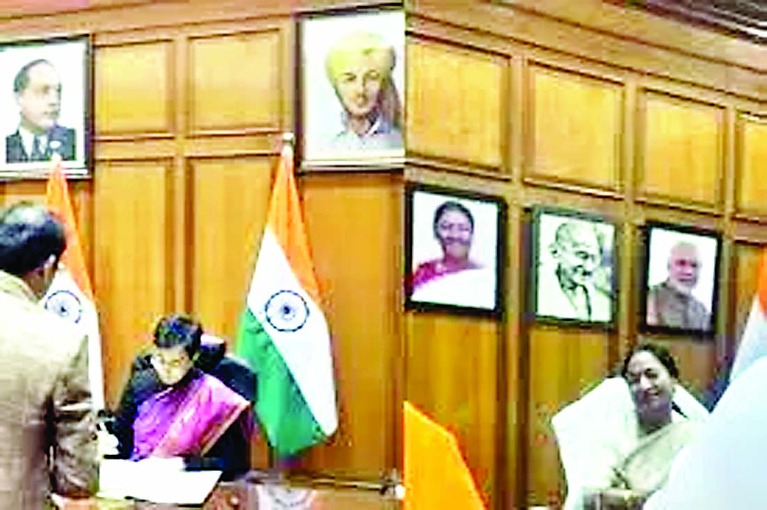 भगत सिंह, अंबेडकर की विरासत को लेकर बीजेपी और आप में टकराव 