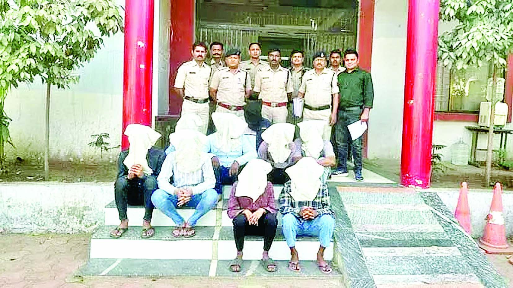 TI समेत 4 पुलिसकर्मियों पर गिरी गाज, कॉल सेंटर पर छापेमारी के बाद इस कारण हुई सख्ती 