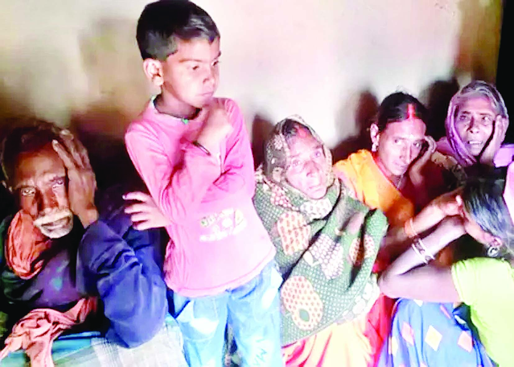 महिला और जुड़वा बच्चों की रहस्यमय स्थितियों में जलने से मौत 