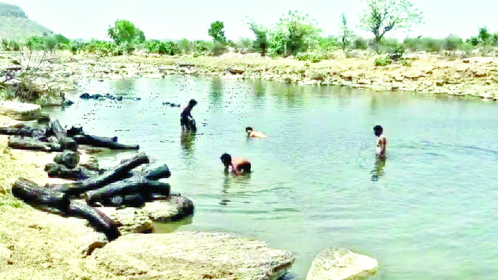 पुष्पा भी मिला और माल भी, नदी के रास्ते कर रहे थे लकड़ी तस्करी 