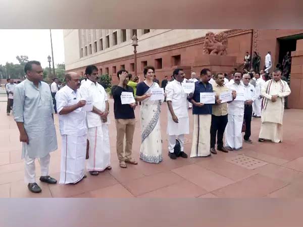  इंडिया ब्लॉक के नेता संसद में मिलेंगे; मकर द्वार के बाहर विरोध प्रदर्शन की योजना 