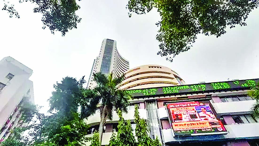  हरे निशान में खुला भारतीय शेयर बाजार, निफ्टी 24,700 स्तर से ऊपर कर रहा कारोबार