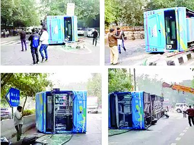 दिल्ली परिवहन निगम की एक बस रोहिणी इलाके में पलटी