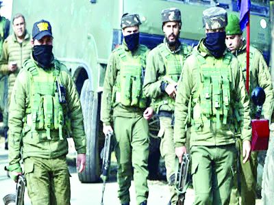 मुठभेड़ में चार आतंकियों के मारे जाने के बाद भड़के आतंकवादियों ने राजौरी के एक आर्मी कैंप पर कर दिया हमला