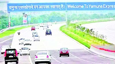 यमुना एक्सप्रेसवे के किनारे बनने जा रहे एविएशन ट्रेनिंग और सिमुलेशन सेंटर ,व चयनित पायलट को उड़ान भरना सिखाया जाएगा.