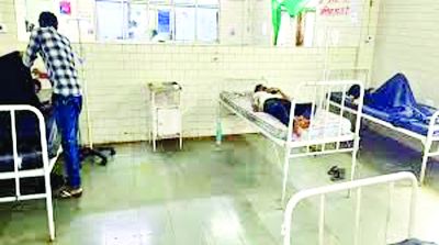 खराब तेल से बना भोजन करने पर परिवार के चार लोग बीमार,सभी को अस्पताल में भर्ती कराया