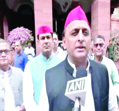 संसद में बजट पर सरकार के खिलाफ खूब बरसे अखिलेश यादव