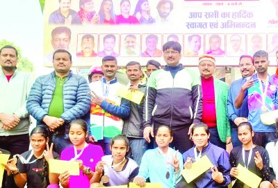 मैराथन के पुरुष वर्ग में रंजीत तो महिला वर्ग में सरिता निषाद प्रथम 