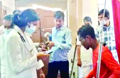 मजदूर पर भालू अटैक, धान खरीदी केंद्र में हड़कंप 