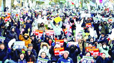 राजनीतिक अराजकता के बीच कोविड के बाद से कारोबारी भावना सबसे खराब स्तर पर पहुंची