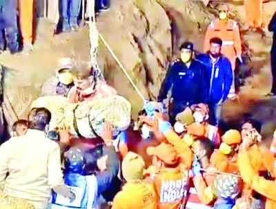 बोरवेल में फंसी बच्ची की हुई मौत, 10 दिन बाद ज़िंदगी की जंग हार गई चेतना 