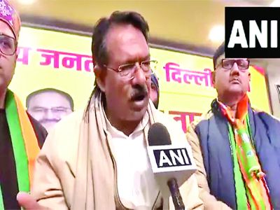 केंद्रीय मंत्री मल्होत्रा ​​ने Delhi CM के आवास पर 'सोने की परत चढ़े' शौचालयों की फिजूलखर्ची की निंदा की 