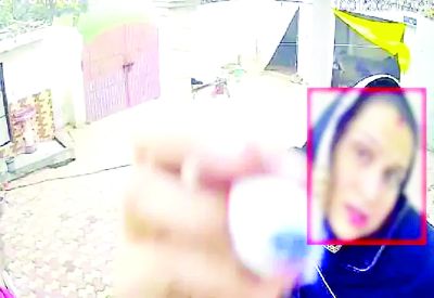 दरोगा की पत्नी ने लूटा घर, SIT ने माना ब्लैकमेलर 