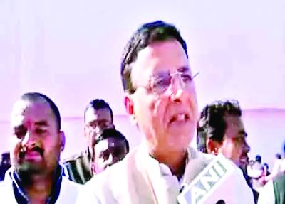 रणदीप सुरजेवाला ने संविधान और Ambedkar के प्रति "अनादर" पर चर्चा के लिए प्रस्ताव का नोटिस पेश किया 