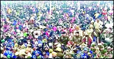 महाकुंभ में उमड़ी श्रद्धालुओं की भारी भीड़, संगम स्टेशन 14 फरवरी तक बंद