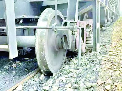 मालगाड़ी डिरेल, कोरबा रेल लाइन प्रभावित 