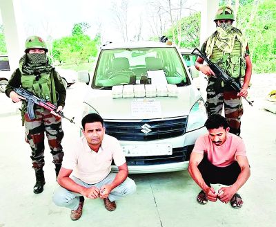 त्रिपुरा में असम राइफल्स और डीआरआई ने 6 करोड़ रुपये की ड्रग्स के साथ दो आरोपी को गिरफ्तार किया