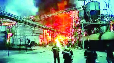 रूस का कहना है कि उसने यूक्रेन में क्रेमेनचुक तेल रिफाइनरी पर हमला किया है 