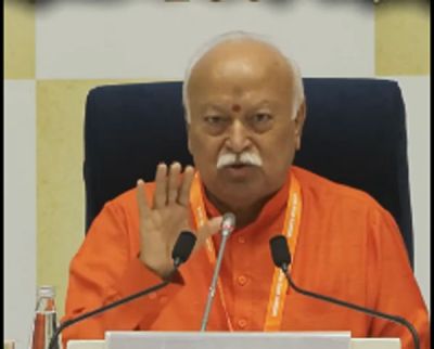 मोहन भागवत ने नागपुर में आरएसएस के पथ संचलन का निरीक्षण किया