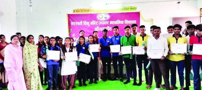 सरस्वती शिशु मंदिर में होनहार छात्रों का हुआ सम्मान