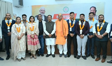 मुख्यमंत्री श्री विष्णु देव साय से छत्तीसगढ़ लोक सेवा आयोग 2024 के टॉप 10 अभ्यर्थियों ने की सौजन्य भेंट